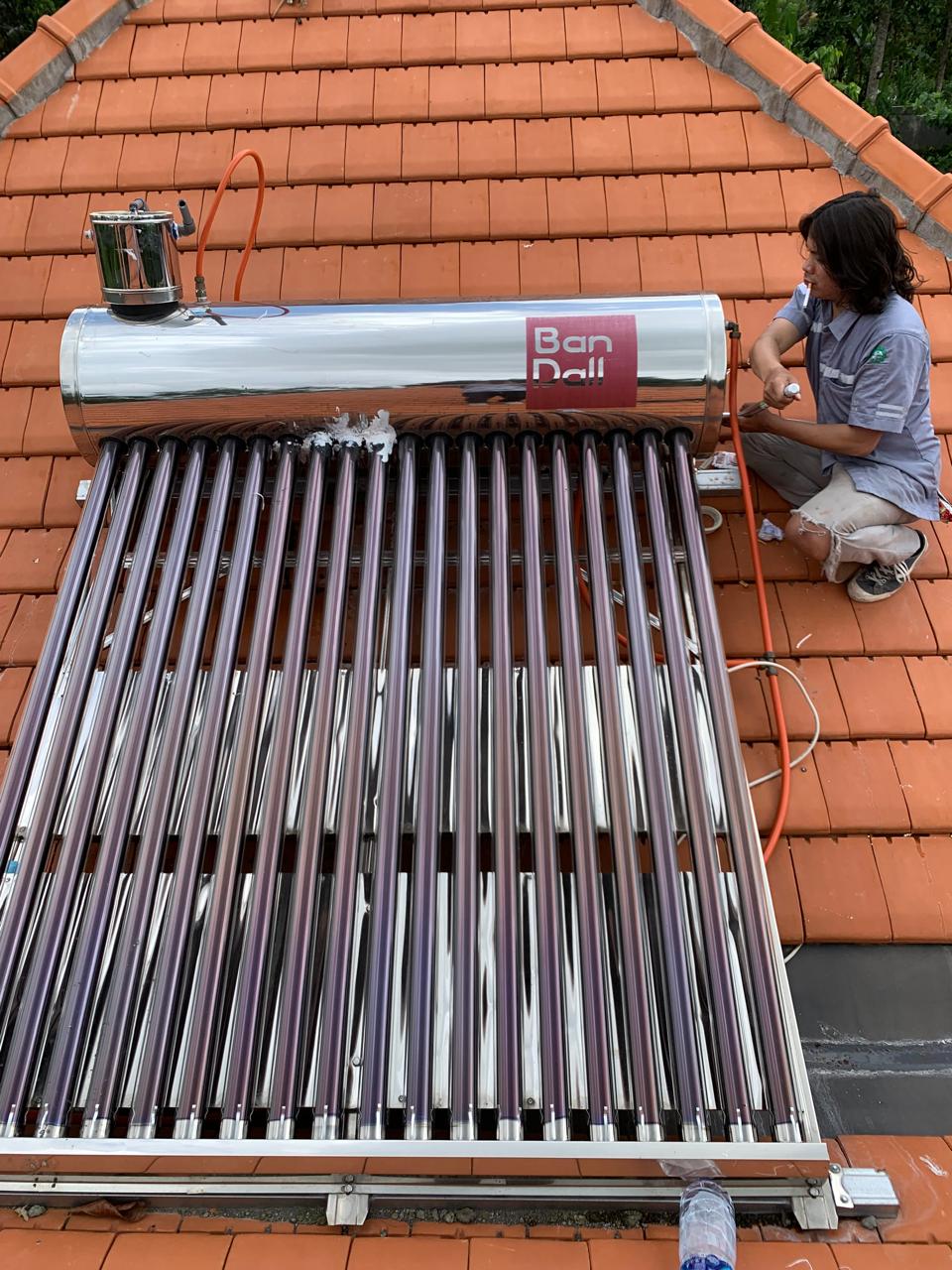Unit solar water heater yang ditangani Amanah Teknik